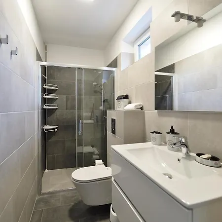 Apartment Pipacs 17 By Hellobalatonlelle